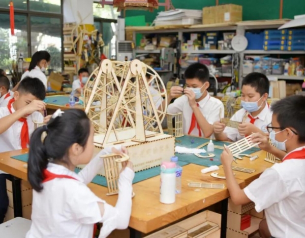 學(xué)黨史 開(kāi)新局｜將黨史學(xué)習教育融入散學(xué)典禮！寶民小學(xué)師生重溫紅色經(jīng)典齊唱紅色歌曲