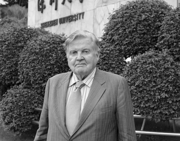 “歐元之父”曾多次訪(fǎng)深 并預言深圳將躋身全球十大高新科技城市